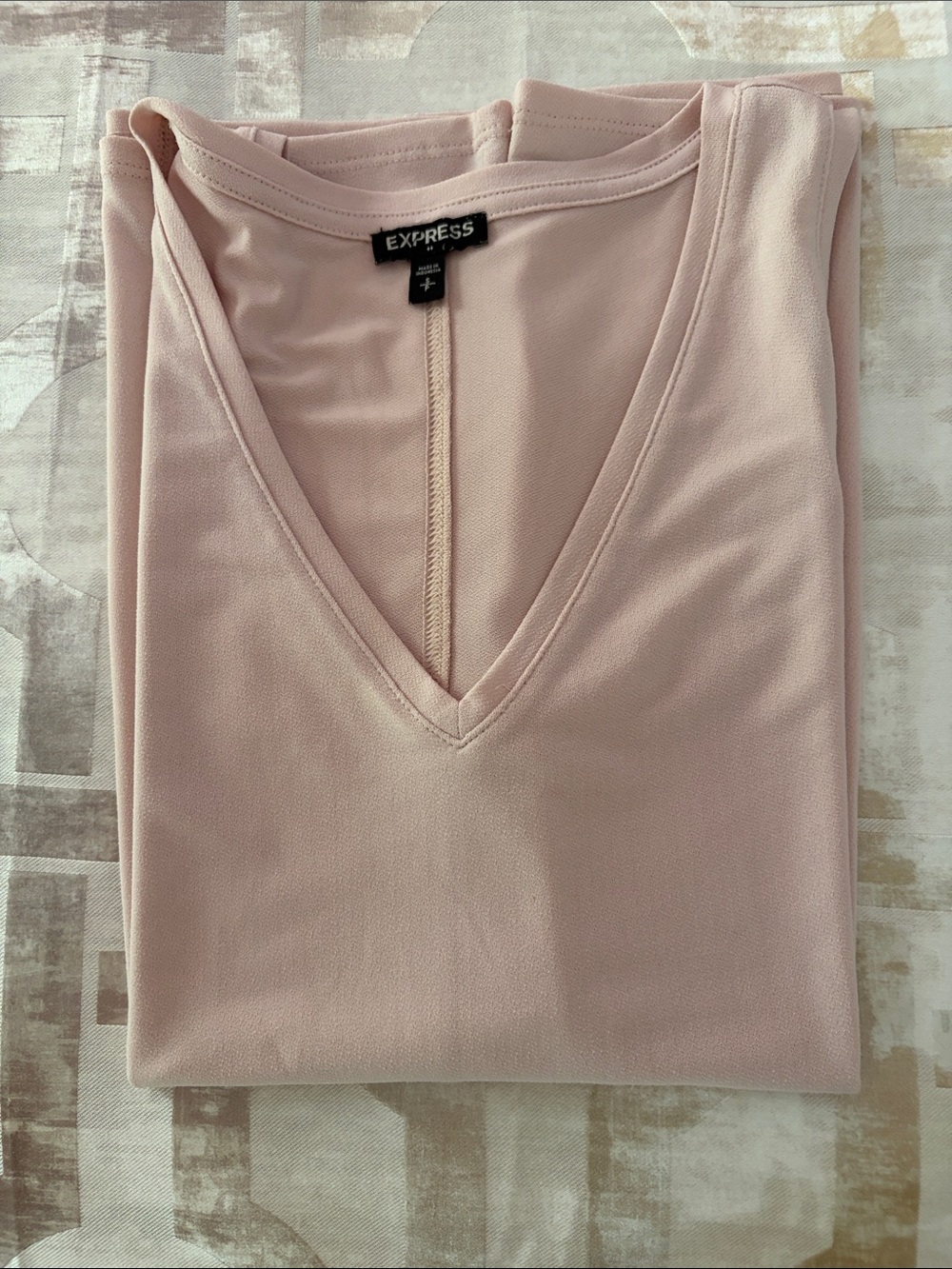 Express Women’s Pale Pink V-Neck Tank Top